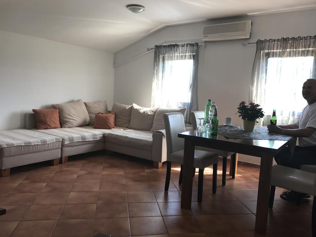 Apartments Miljak Fazana Exterior photo
